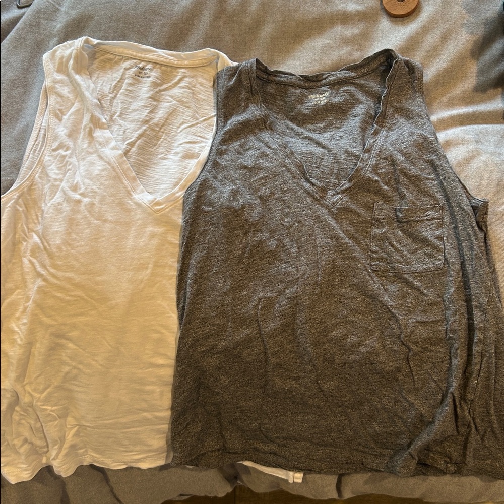 2 Madewell pocket tanks grey and white